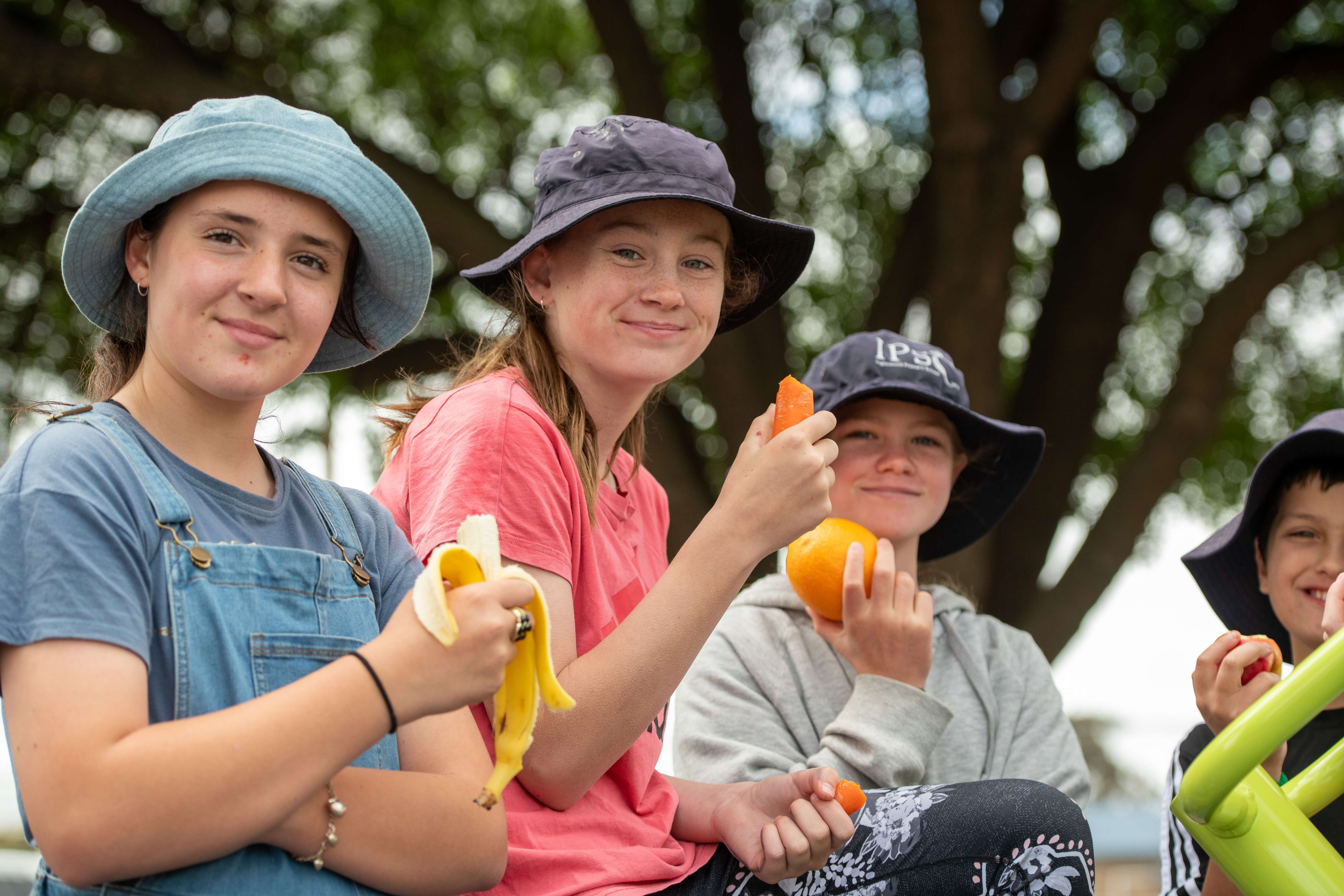 Kids with fruit 2